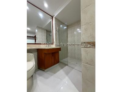 Apartamento en venta en Loma De Los Bernal, Medellín · foto 7 de 17