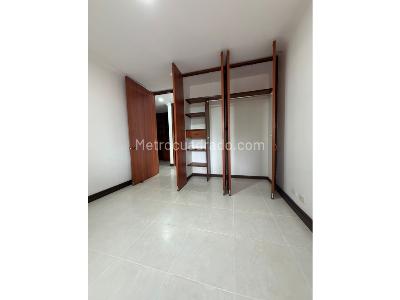 Apartamento en venta en Loma De Los Bernal, Medellín · foto 8 de 17