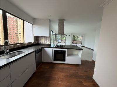 Apartamento en venta en Loma De Los Bernal, Medellín · foto 2 de 17