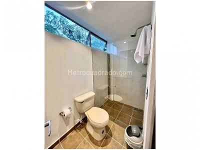 Apartaestudio en venta en El Poblado, Medellín, 38 m² · foto 8 de 9