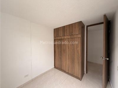 Apartamento de 3 alcobas en venta en Los Gomez, Itagüí, 56 m² · foto 5 de 10