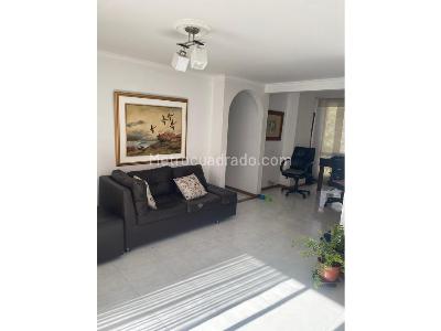 Apartamento en venta en Loma De Los Bernal, Medellín · foto 3 de 10