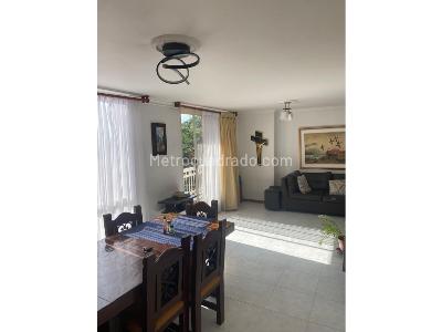 Apartamento en venta en Loma De Los Bernal, Medellín · foto 8 de 10