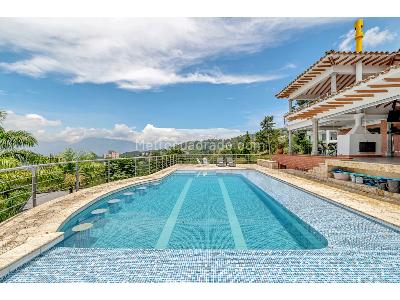Casa de 5 alcobas en venta en Las Palmas, Medellín, 817 m² · foto 2 de 20