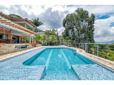 Casa de 5 alcobas en venta en Las Palmas, Medellín, 817 m² · foto 3 de 20