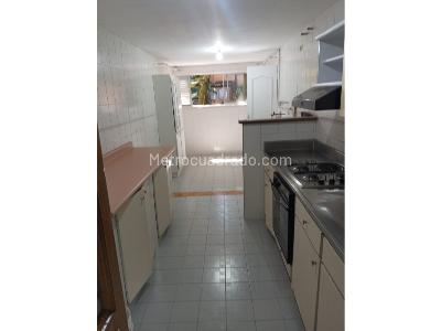 Apartamento de 3 alcobas en venta en Laureles, Medellín, 117 m² · foto 2 de 8
