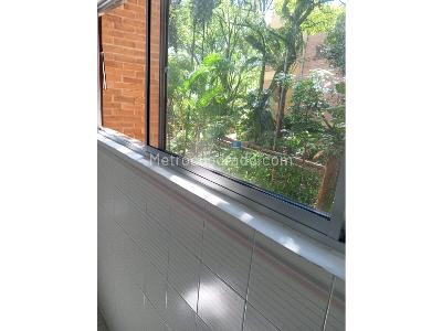 Apartamento de 3 alcobas en venta en Laureles, Medellín, 117 m² · foto 3 de 8