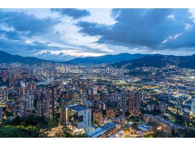 Apartamento en venta en El Poblado, Medellín · foto 2 de 13