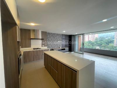 Apartamento de 3 alcobas en arriendo en Loma De Las Brujas, Envigado, 205 m² · foto 2 de 20