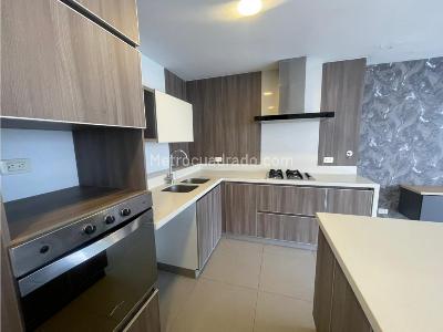 Apartamento de 3 alcobas en arriendo en Loma De Las Brujas, Envigado, 205 m² · foto 3 de 20