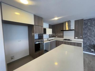 Apartamento de 3 alcobas en arriendo en Loma De Las Brujas, Envigado, 205 m² · foto 4 de 20