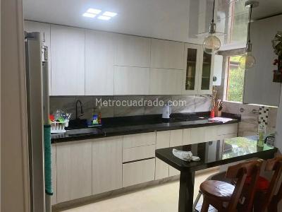 Casa de 3 alcobas en venta en Cumbres, Envigado, 180 m² · foto 2 de 16