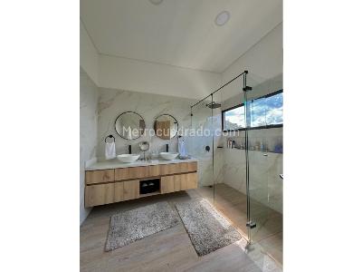 Casa de 3 alcobas en venta en Las Palmas, Medellín, 375 m² · foto 17 de 20