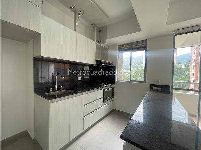 Apartamento de 3 alcobas en venta en Las Lomitas, Sabaneta, 89 m² · foto 3 de 19