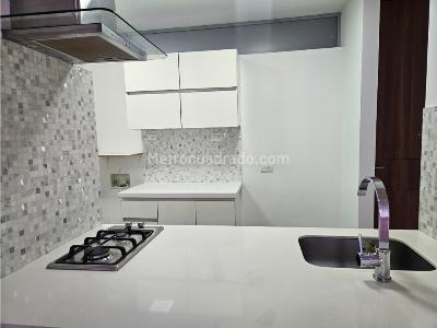 Apartaestudio en arriendo en El Tesoro, Medellín, 56 m² · foto 2 de 20