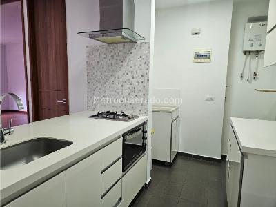 Apartaestudio en arriendo en El Tesoro, Medellín, 56 m² · foto 3 de 20