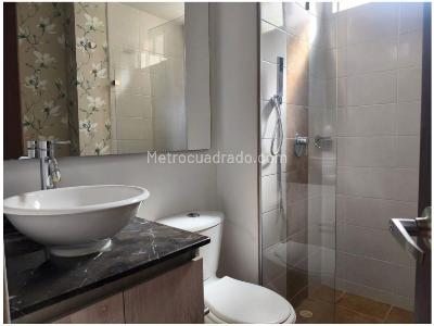 Apartamento de 3 alcobas en venta en El Poblado, Medellín, 79 m² · foto 10 de 15