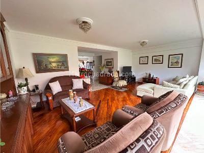 Apartamento en venta en El Poblado, Medellín · foto 2 de 13