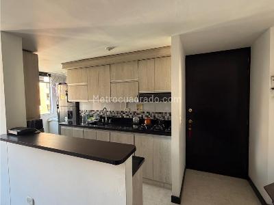 Apartamento de 3 alcobas en venta en Loma De Los Bernal, Medellín, 74 m² · foto 3 de 15
