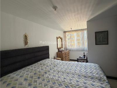 Apartamento de 3 alcobas en venta en Loma De Los Bernal, Medellín, 74 m² · foto 6 de 15