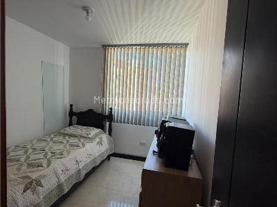 Apartamento de 3 alcobas en venta en Loma De Los Bernal, Medellín, 74 m² · foto 8 de 15