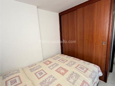 Apartamento de 3 alcobas en venta en Loma De Los Bernal, Medellín, 74 m² · foto 9 de 15