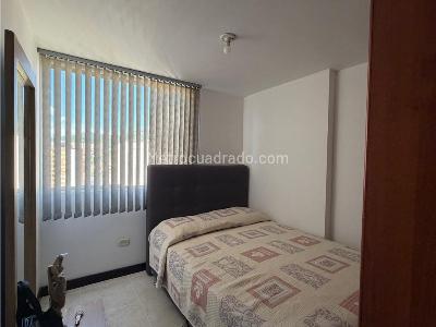 Apartamento de 3 alcobas en venta en Loma De Los Bernal, Medellín, 74 m² · foto 10 de 15