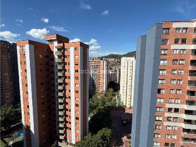 Apartamento de 3 alcobas en venta en Loma De Los Bernal, Medellín, 74 m² · foto 14 de 15