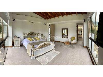 Casa de 4 alcobas en venta en El Escobero, Envigado, 387 m² · foto 17 de 20