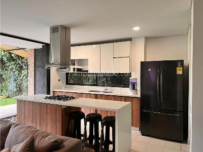 Casa de 3 alcobas en venta en La Calleja, Envigado, 226 m² · foto 7 de 20