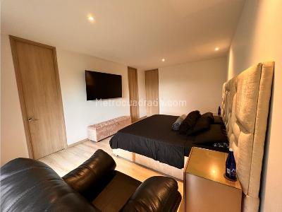 Casa de 3 alcobas en venta en La Calleja, Envigado, 226 m² · foto 14 de 20