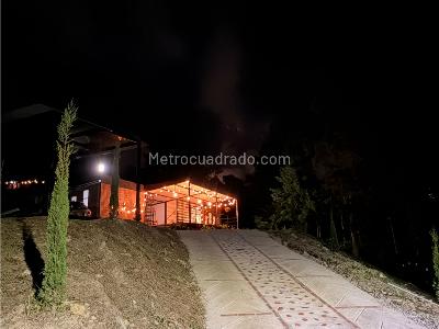 Casa de 3 alcobas en venta en San Feliz, Bello, 1400 m² · foto 11 de 20