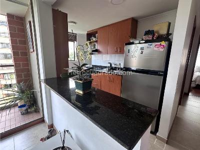 Apartamento en venta en El Poblado, Medellín · foto 2 de 12