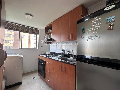 Apartamento en venta en El Poblado, Medellín · foto 3 de 12