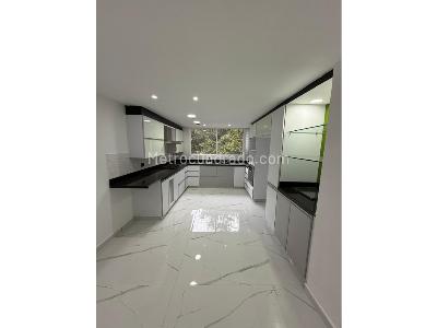 Casa de 5 alcobas en venta en La Doctora, Sabaneta, 390 m² · foto 2 de 18