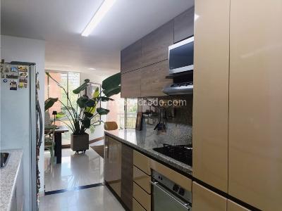 Apartamento de 3 alcobas en venta en Loma De Los Bernal, Medellín, 86 m² · foto 3 de 20