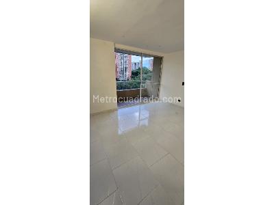 Apartamento de 3 alcobas en venta en Loma De Los Bernal, Medellín, 84 m² · foto 4 de 18