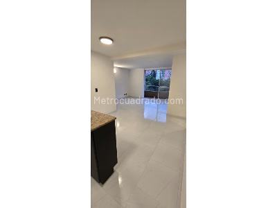 Apartamento de 3 alcobas en venta en Loma De Los Bernal, Medellín, 84 m² · foto 6 de 18