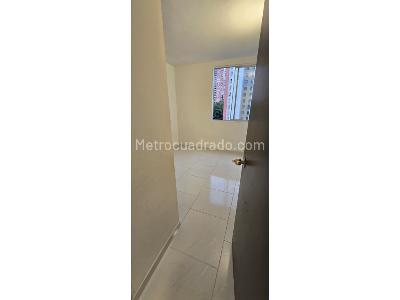Apartamento de 3 alcobas en venta en Loma De Los Bernal, Medellín, 84 m² · foto 15 de 18