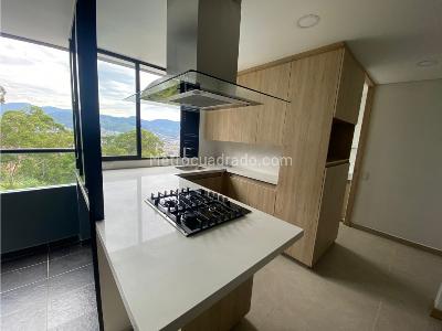 Apartamento de 3 alcobas en venta en El Poblado, Medellín, 95 m² · foto 2 de 19