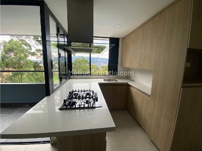 Apartamento de 3 alcobas en venta en El Poblado, Medellín, 95 m² · foto 4 de 19