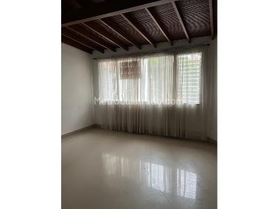 Casa de 5 alcobas en venta en Belen Rosales, Medellín, 219 m² · foto 10 de 16