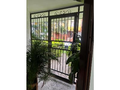 Casa de 5 alcobas en venta en Belen Rosales, Medellín, 219 m² · foto 11 de 16