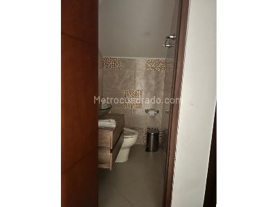 Casa de 5 alcobas en venta en Belen Rosales, Medellín, 219 m² · foto 15 de 16