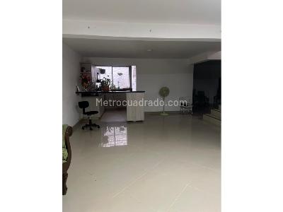 Casa de 5 alcobas en venta en Belen Rosales, Medellín, 219 m² · foto 2 de 16