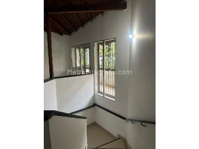 Casa de 5 alcobas en venta en Belen Rosales, Medellín, 219 m² · foto 6 de 16