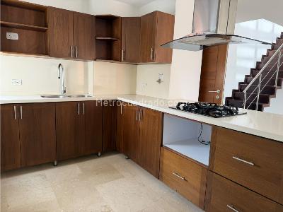 Apartamento de 3 alcobas en venta en Laureles, Medellín, 198 m² · foto 2 de 15