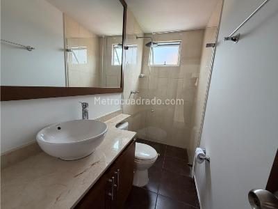 Apartamento de 3 alcobas en venta en Laureles, Medellín, 198 m² · foto 3 de 15