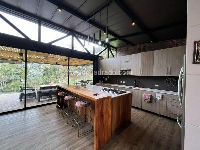 Casa de 3 alcobas en venta en Loma Del Escobero, Envigado · foto 2 de 18