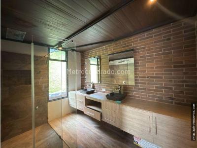 Casa de 3 alcobas en venta en Loma Del Escobero, Envigado · foto 9 de 18